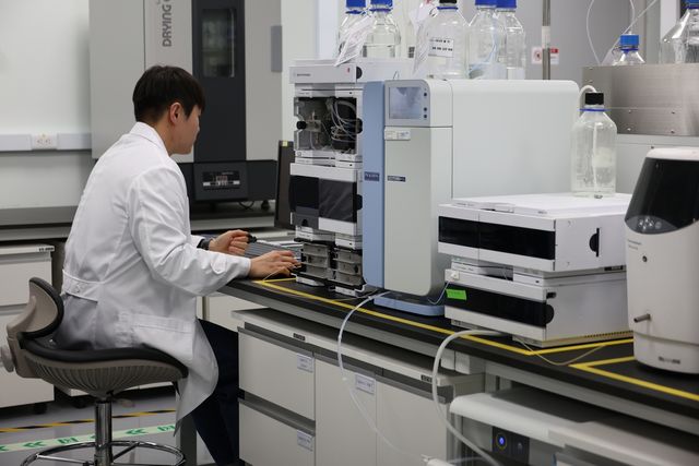 키오스트 내 연구원