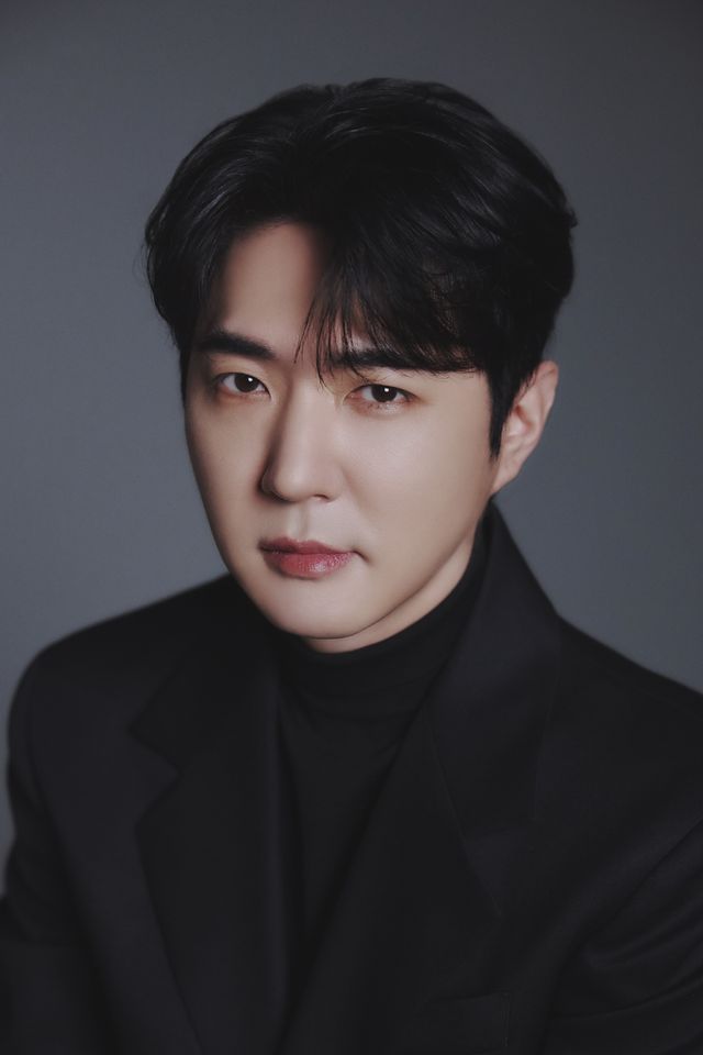 가수 겸 배우 데니안