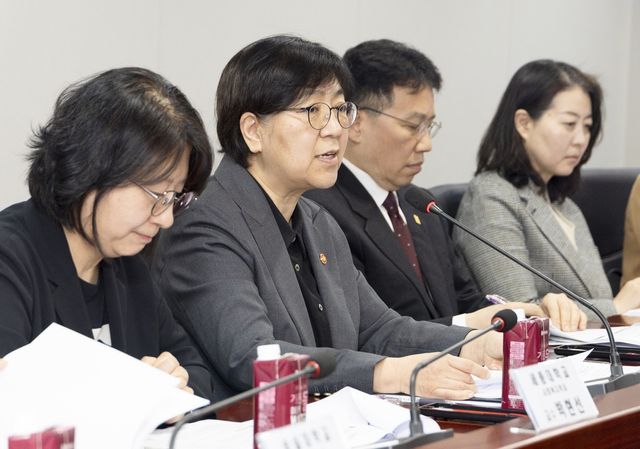 제2차 입양정책위원회서 발언 중인 정은경 보건복지부 장관