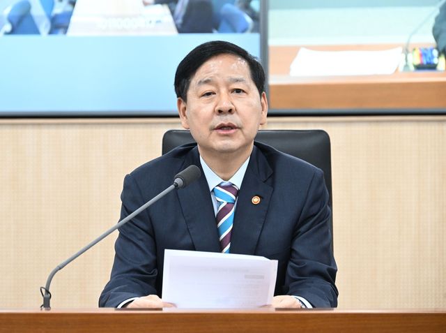 확대간부회의 주재 중인 구윤철 부총리 겸 재정경제부 장관