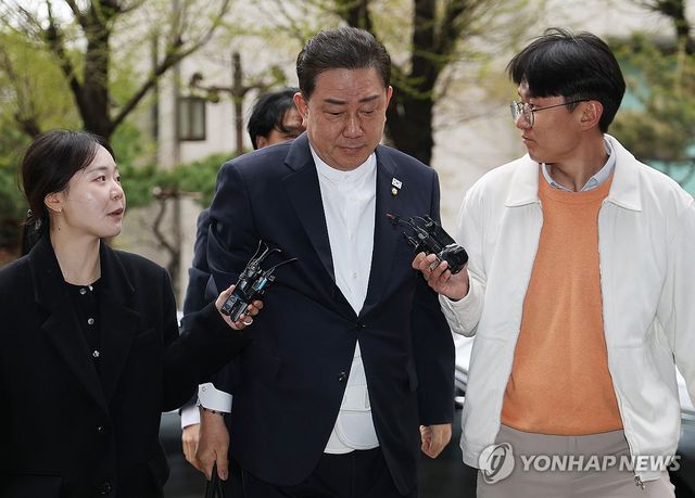 7차 조사 향하는 김병기