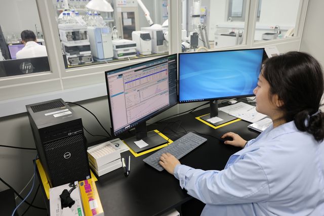 키오스트 내 연구원