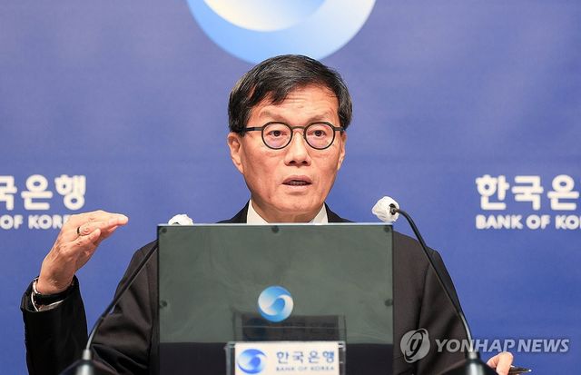 통화정책방향 기자간담회서 발언하는 이창용 한국은행 총재