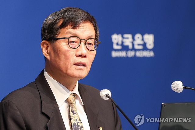 통화정책방향 기자간담회서 발언하는 이창용 한국은행 총재