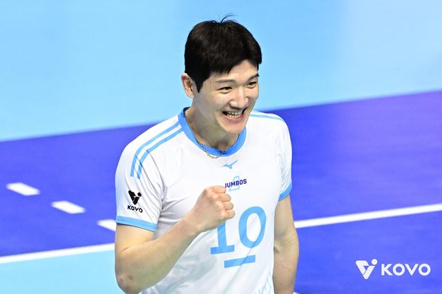 득점 후 기뻐하는 대한항공의 정지석 