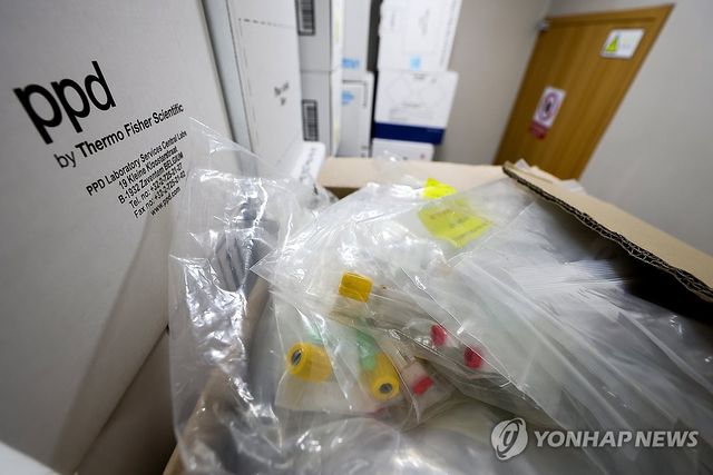 병원에 놓인 채혈통