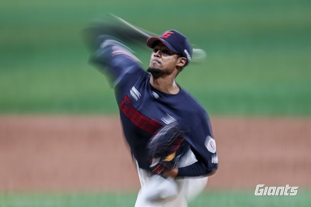 8이닝 1실점 역투한 롯데 로드리게스