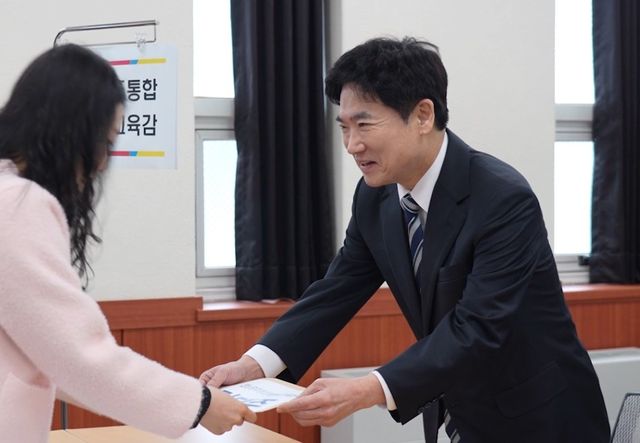 예비후보 등록하는 김대중 전남교육감