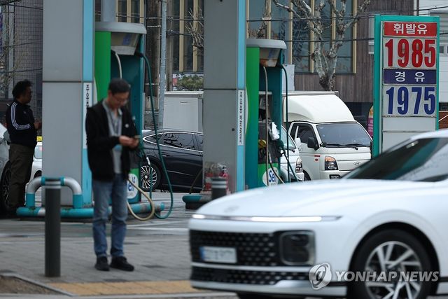 3차 최고가격제 실시 첫날…기름값 상승세 지속