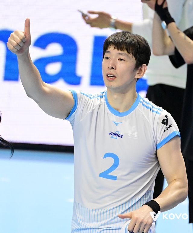 엄지 치켜세운 대한항공의 한선수