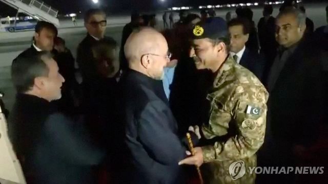 파키스탄, 이란 대표단 영접