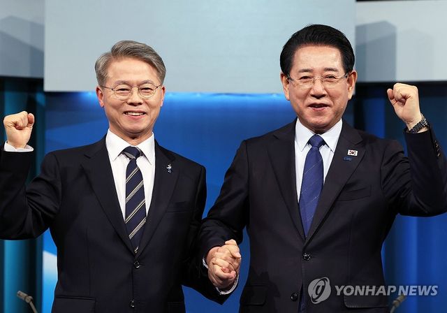 파이팅 하는 민형배ㆍ김영록 후보