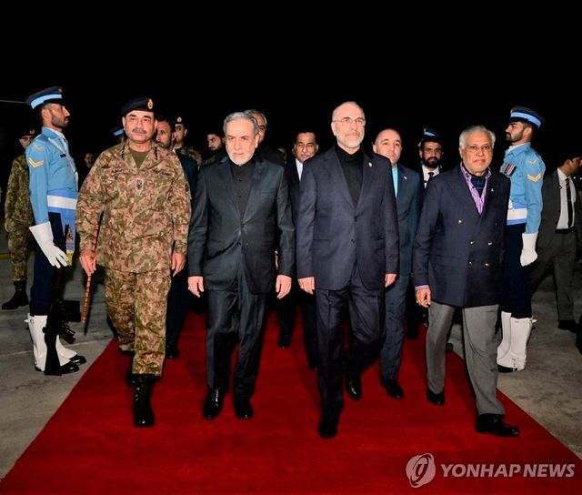 파키스탄 도착한 이란 대표단