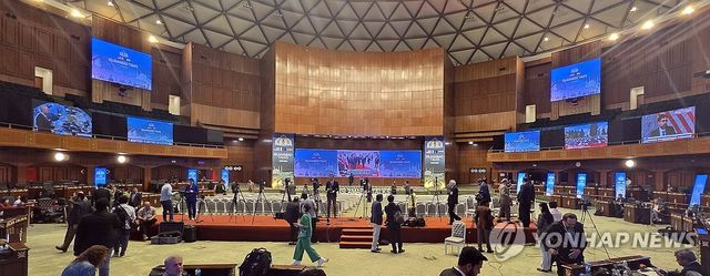 '미·이란 종전 협상' 세계 기자들 몰린 미디어센터