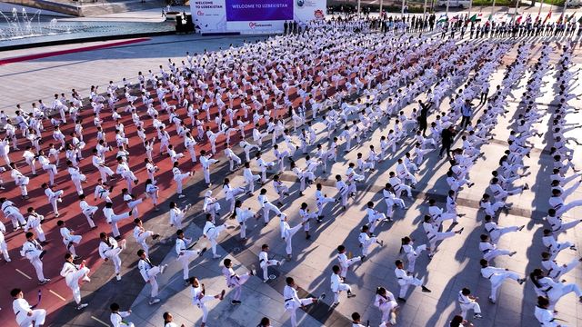 우즈베키스탄 타슈켄트에서 열린 태권도 플래시몹 행사 모습.