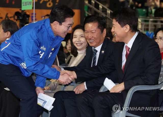 악수하는 오세훈 서울시장과 정원오 예비후보
