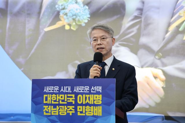 결선 전날 기자회견 개최하는 민형배 민주당 전남광주특별시장 경선후보 