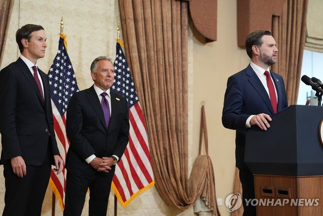 회견하는 밴스 부통령