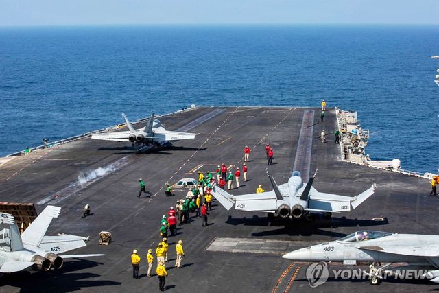 미 항공모함에서 출격하는 FA-18E 전투기 