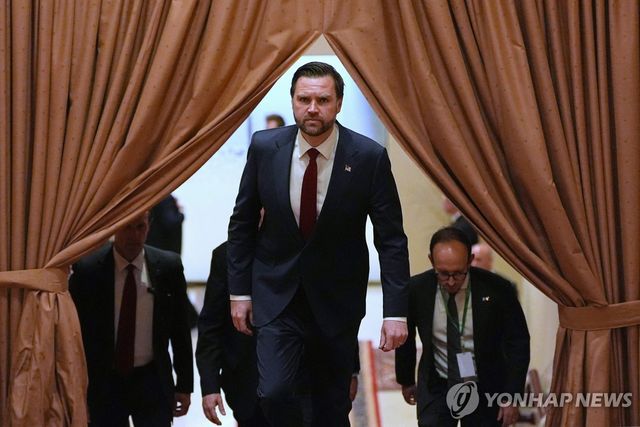 이슬라마바드 도착한 밴스 부통령