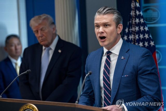 도널드 트럼프 미국 대통령과 피트 헤그세스 미국 국방부 장관 [UPI 연합뉴스 자료사진. 재판매 및 DB 금지]