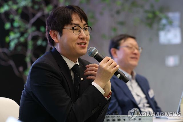 AI혁신위원회, 발언하는 하정우 AI미래기획수석