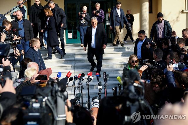 12일(현지시간) 투표 끝내고 나오는 오르반 빅토르 헝가리 총리