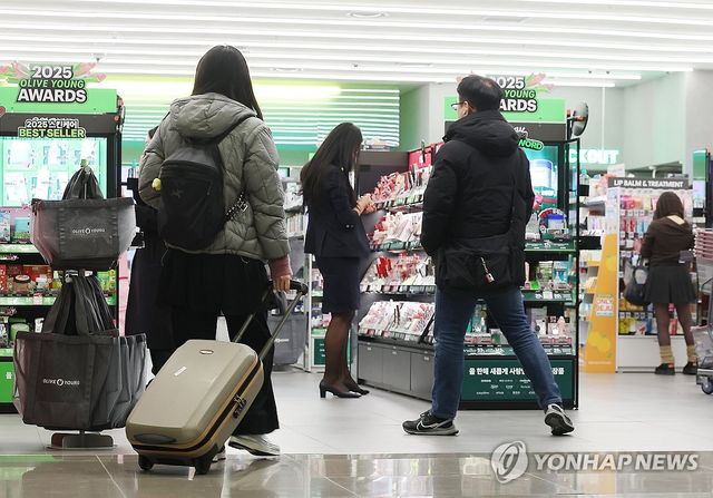 인천 영종도 인천국제공항 한 올리브영 매장의 모습