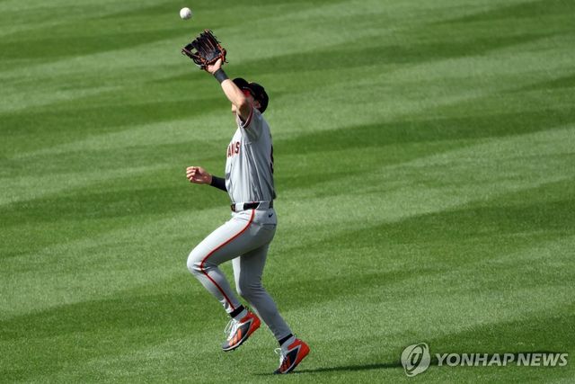 중견수로 출전한 이정후