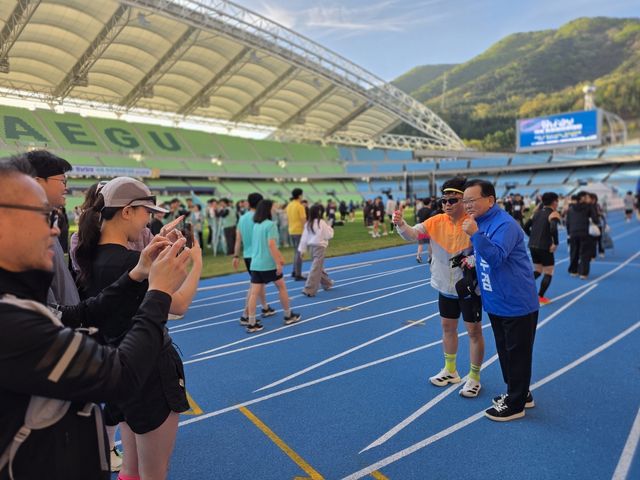 마라톤대회서 시민 만난 민주당 김부겸 대구시장 예비후보