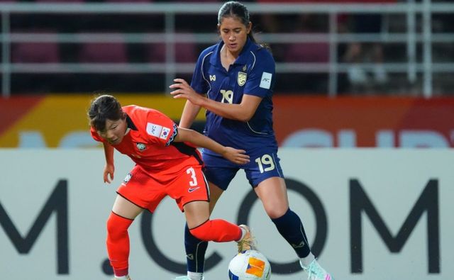 볼을 다투는 윤아영