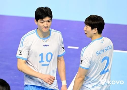 대한항공의 정지석(왼쪽)과 한선수