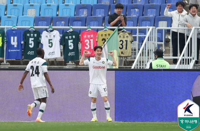 결승골을 터트리고 환호하는 김포FC 이시헌