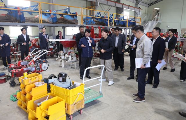 농기계 이용 현장을 방문한 송미령 농림축산식품부 장관