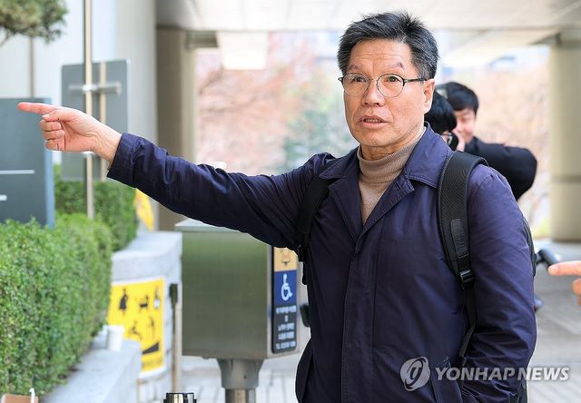 영장심사 출석하는 '위안부 모욕 시위' 단체 대표