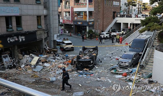 청주 음식점서 LP 가스 폭발…현장 처참