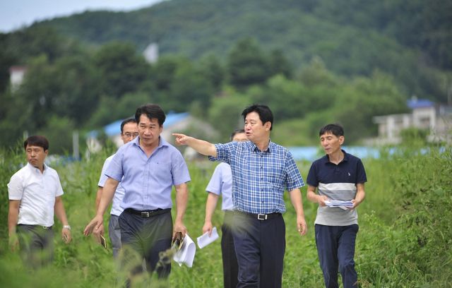 현장 둘려보는 최문순 화천군수