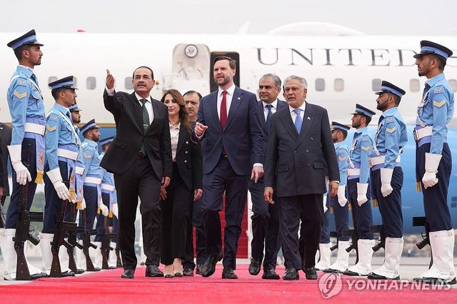 파키스탄에 도착한 JD 밴스 미국 부통령