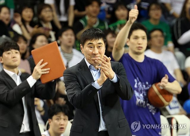 선수들 격려하는 이상민 감독