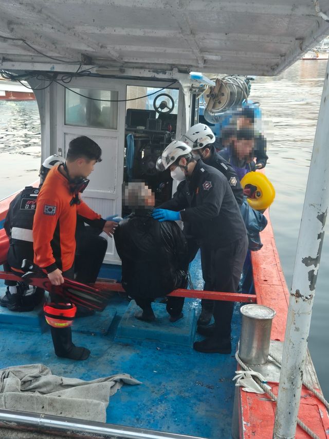 동해 묵호항 작업자 구조