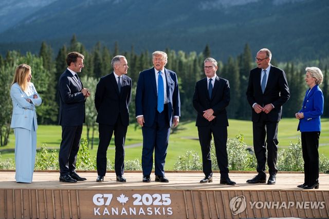 2025년 주요7개국(G7) 정상회의에 참석한 도널드 트럼프 미국 대통령(중앙)