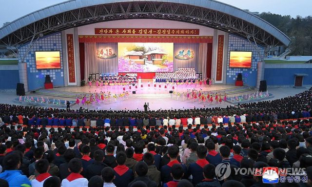 북한, 김일성 생일 114주년 경축 평양학생소년궁전 종합공연