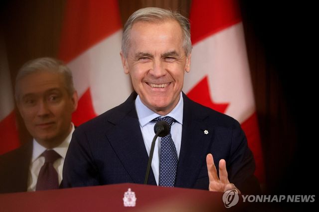 14일(현지시간) 기자회견하는 마크 카니 캐나다 총리
