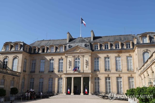 엘리제궁 주 출입문