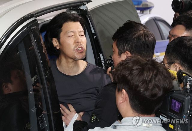 검찰로 송치되던 김동환