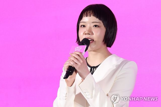 인사말하는 김향기