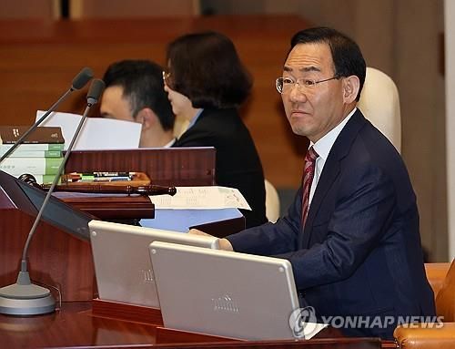 대정부 질문 의장석 자리한 주호영 국회 부의장