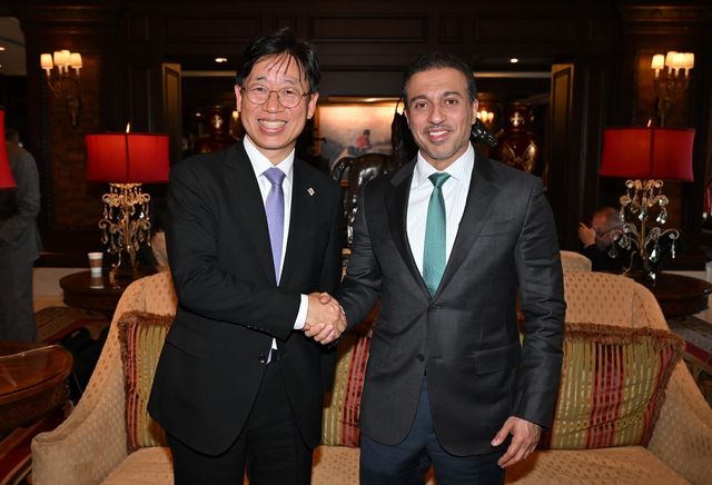 아흐메드 벨훌 알 팔라시 아랍에미리트 우주청(UAESA) 의장과 면담하는 오태석 청장