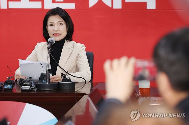 국힘 대구시당에서 기자회견하는 이진숙