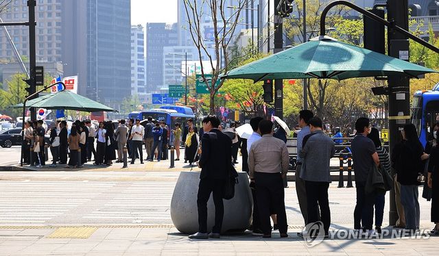 그늘 자리는 벌써 매진